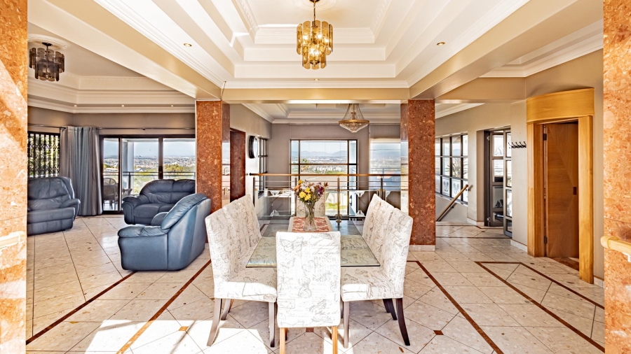 7 Bedroom Property for Sale in Plattekloof Western Cape